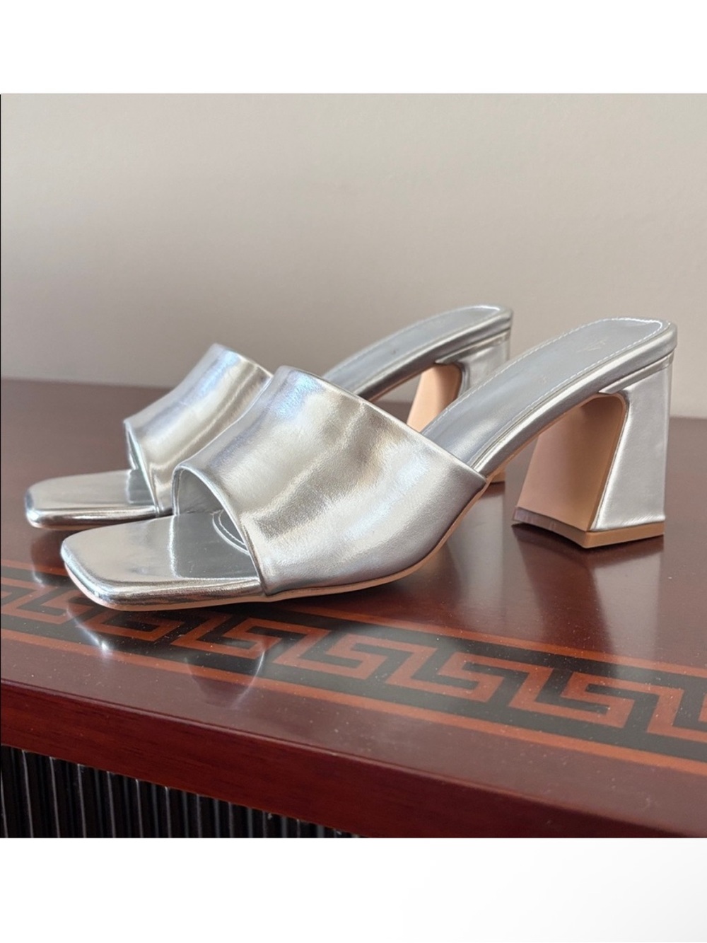 GC Shoes Soho Square Toe Block Heel Dress Silver Slip Sandals Sz.8.5